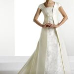 Discounted long wedding coat with short satin sleeves. Suitable for wedding dresses.
