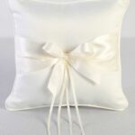 Simple and elegant cushion for wedding ring for sale on the internet Italy