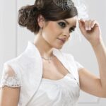 Elegant wedding Jacket in tulle, lace and satin with short sleeves.