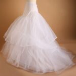 Enagua de novia con dos aros en tul rìgido y una pequeña cola venta online Italia