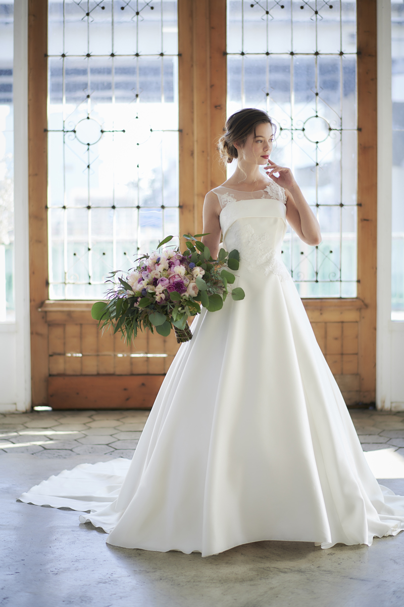 Vestido de novia corte A con escote recto confeccionado en satin - Sposamore