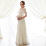 Abiti da sposa rito civile seconde nozze semplice ed elegante in chiffon e pizzo con scollo in V e maniche corte