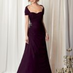 Elegante vestido de fiesta para mujeres de 50 años confeccionado en chifòn con drapeado lateral y tirantes desmontables