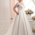 Vestido de novia talla grande 2021 con corpiño de encaje escote en V y manga corta, falda amplia de satèn con cola corta