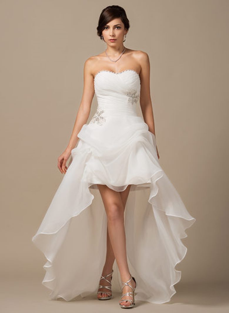 Vestido de novia asimétrico hecho a la medida corto en la parte delantera y con en la espalda, confeccionado en organza - Sposamore