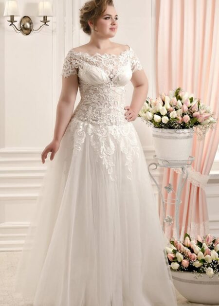 Vestido de novia talla grande con corpiño transparente colección 2021 en  satèn y tul con escote barco y manga corta - Sposamore