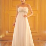 Empire style cheap wedding dress in chiffon model characterized by a simple and soft line, preformed bust with sweetheart neckline