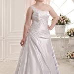 Vestido de novia para mujer de talla grande de un solo hombro hecho en satèn con aplicaciones de encaje