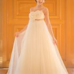 Vestido de novia estilo imperio, perfecto para mujeres embarazadas, confeccionado en tul y satèn con cola corta