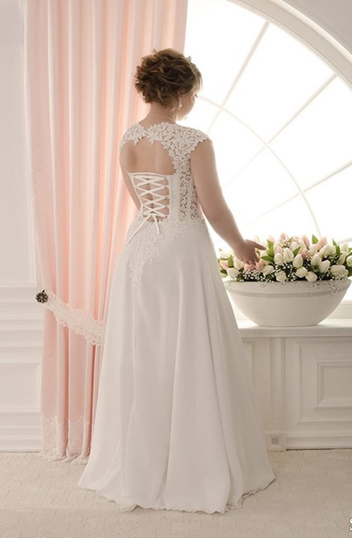 Elegante vestido de novia para gorditas en chifòn y encaje con escote en V  y abertura lateral - Sposamore