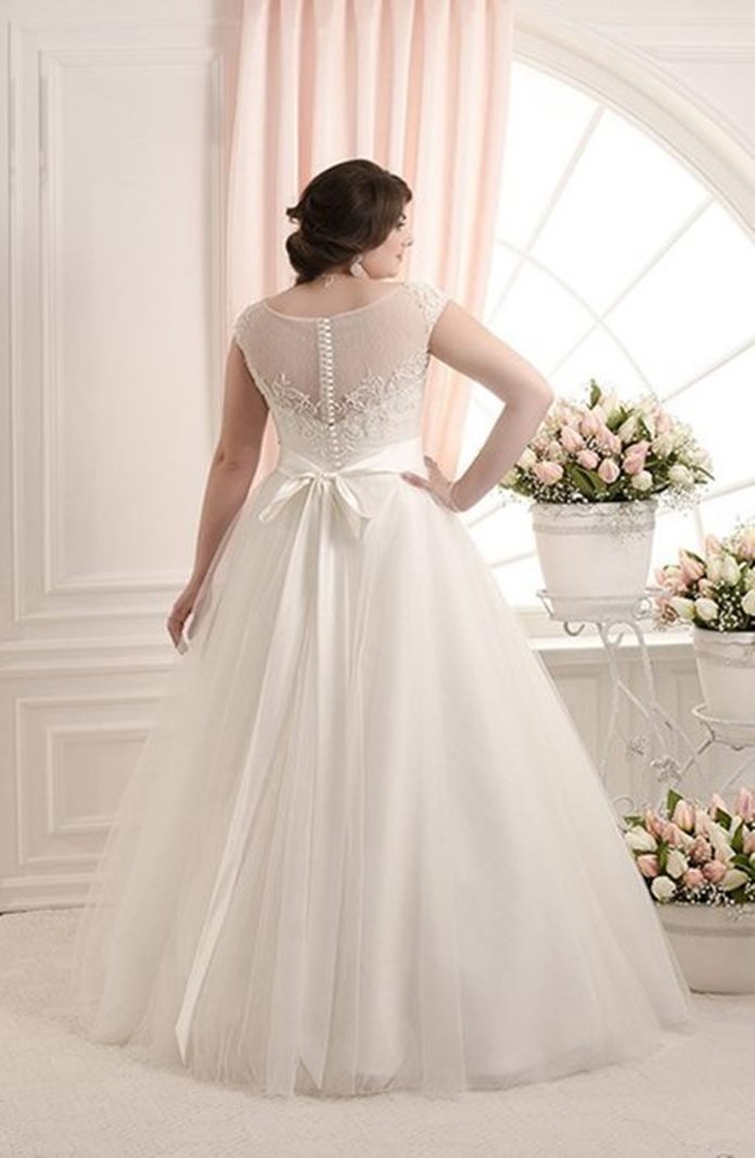 Nueva colección de vestidos de novia baratos 2021 online tallas grandes  confeccionados en tul y satèn con aplicaciones de encaje y delicadas perlas  - Sposamore