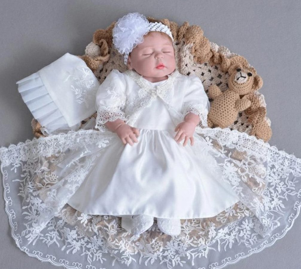 Tienda online outlet de vestidos de bebé y niña para bautizo confeccionados  en satèn y tul con gorro - Sposamore