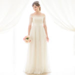 Vestiti da sposa semplici stile vintage in pizzo con mezza maniche sotto le spalle in trasparenza cintura di raso
