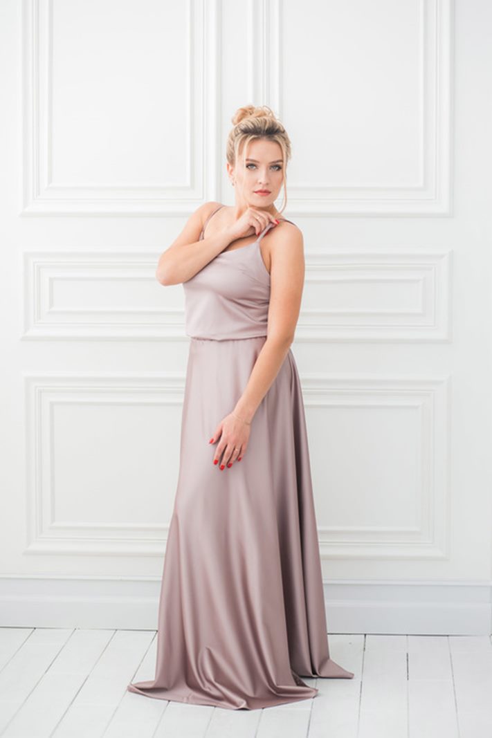 Venta online de vestidos baratos de talla grande hechos en satén de seda  con tirantes finos - Sposamore