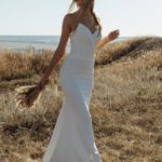 Abito da sposa a sirena economico con scollo a V fatto in seta