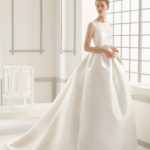 Abito da sposa principesco economico accollato fatto in satin