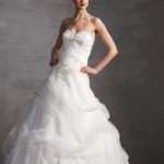 Abito da sposa A line classico per matrimonio in chiesa fatto in organza con fodera in raso