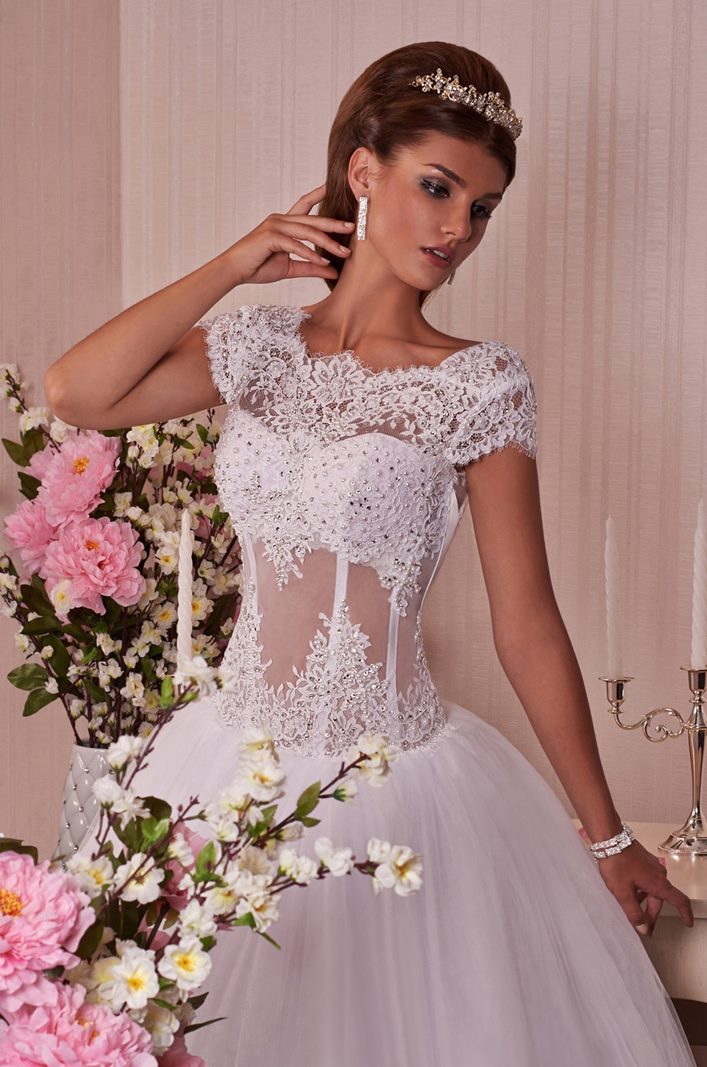 Vestido de novia estilo bustier con busto transparente y sujetador