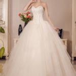 Bologna Made-to-measure  princess-style online bustier wedding dress in tulle with sweetheart neckline, wide and sumptuous skirt