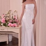 Elegant and simple wedding dress trends 2021 made in satin and tulle with lace appliqués