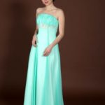 Elegantìsimo vestido de novia estilo imperio confeccionado en chifòn con corpiño drapeado y escote recto bordado en la cintura