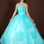 Beautiful online princess wedding dress made to measure in organza with a straight neckline