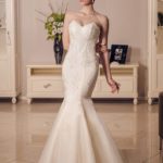 Sexy abito da sposa a sirena a prezzo economico con scollo a cuore e reggiseno interno fatto in raso e tulle con applicazioni di pizzo