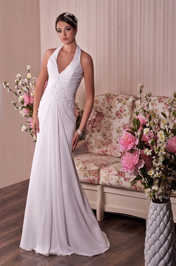 Vestidos de novia Cesena, Elegante vestido de novia romántico para boda  civil con busto drapeado y escote halter - Sposamore