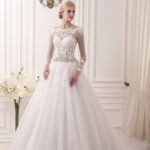 Elegant and refined transparent wedding dress for winter weddings, long tulle sleeves with lace appliqués, bateau neckline