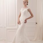 Vestido de novia de línea moderna y contemporánea estilo sirena de la colección 2021 a bajo precio online.