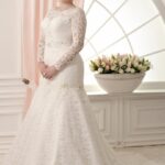 Romantic and sensual wedding dress for women with curves mermaid style made entirely in lace with satin lining 2021 collection