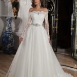 Abito da sposa economico nella vostra atelier del risparmio online, con trasparenze elegante e raffinato per matrimoni di inverno