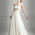 Vintage wedding dress for civil rite wedding with soft and delicate fabric made of lace the bustier and chiffon the skirt.