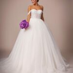 Alacuas - Princess-style wedding dress made of satin and tulle, the semi-rigid bustier is transparent