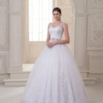 Alicante - Vestido de novia tendencias 2021 estilo princesa, confeccionado en tul y satèn con escote corazón y tirantes
