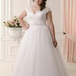 Arnedo - Clásico Vestido de novia de corte A, confeccionado en encaje en el bussto con escote en V y en tul la falda suave y amplia
