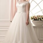 Arona - Vestido de novia talla grande realizado en encaje y tul, con forro de satèn de la colección nupcial 2021