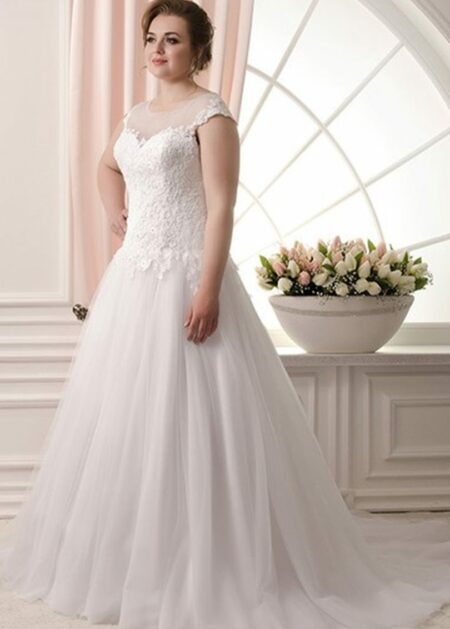 Nueva colección de vestidos de novia baratos 2021 online tallas grandes  confeccionados en tul y satèn con aplicaciones de encaje y delicadas perlas  - Sposamore