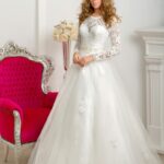 Cáceres - Vestido de novia de invierno con busto de encaje y falda amplia de tul con aplicaciones de encaje