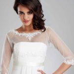 Chaqueta de novia color marfil, corpiño realizado en tul semitransparente con adornos de encaje y lentejuelas en los bordes