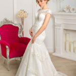 Pamplona - Very elegant mermaid wedding dress made of satin, lace and tulle with a sinuous and fitted line