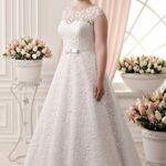 Vestido de novia extragrande estilo linea A hecho a la medida de encaje con forro de satèn, manga corta y cinturón de lazo