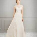 Simple and elegant wedding dress for civil wedding made in lace and chiffon
