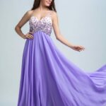 Vestido formal en línea fiable color lavanda y blanco de un solo hombro con muchas decoraciones de piedras brillantes en el corpiño