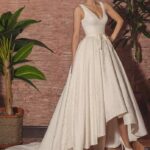 Abito da sposa corto davanti lungo dietro 2021 molto sensuale fatto in pizzo con spalline