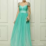 Elegantìsimo vestido verde tiffany para testigo de boda realizado en tul con falda larga y suave