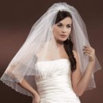 Velo da sposa economico perfetto per un matrimonio in spiaggia a due strati decorato sui bordi con punti luci