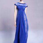 Vestito blu elettrico lungo con trasparenze sulle spalle e maniche fatto in tulle