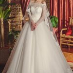 Vestido de novia de encaje con hombros descubiertos y manga larga, corte A estilo