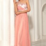 Vestido de ceremonia largo rosa empolvado de un solo hombro con falda de chifòn y corpiño bordado con encaje